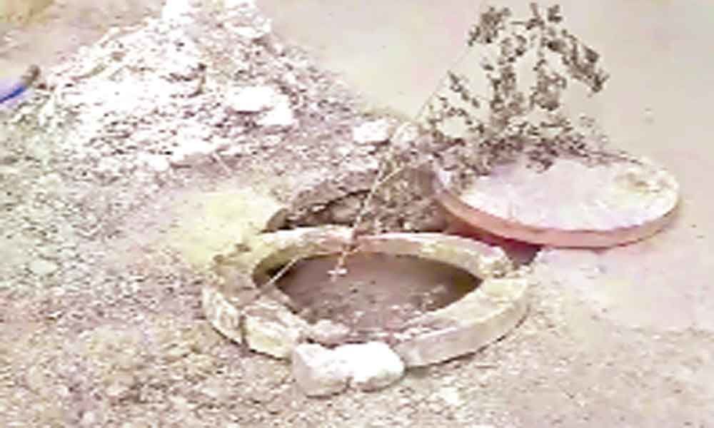 Damaged manhole emitting bad odour