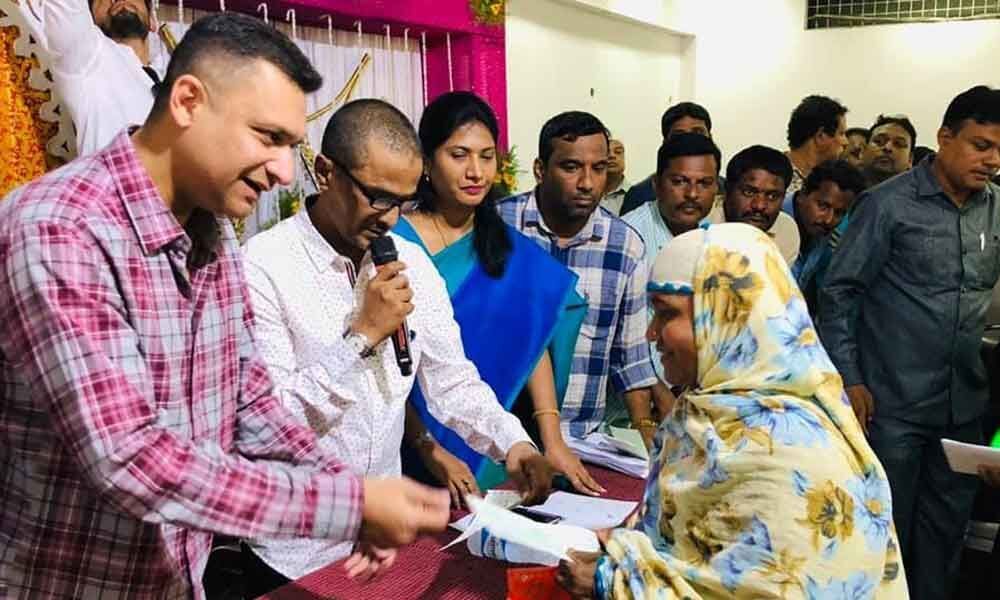 MLA Akbaruddin Owaisi distributes Shaadi cheques