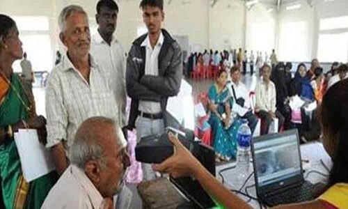 People run from pillar to post for Aadhaar enrolment, update