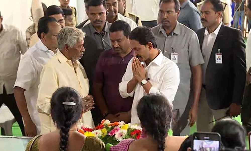 CM YS Jagan pays condolences to Minister Vellampalli family