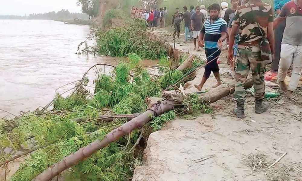 Embankment in Punjab collapses as Pakistan releases water