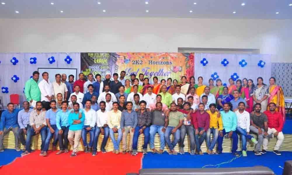 Karimnagar: Alumni get together brings memories of school days