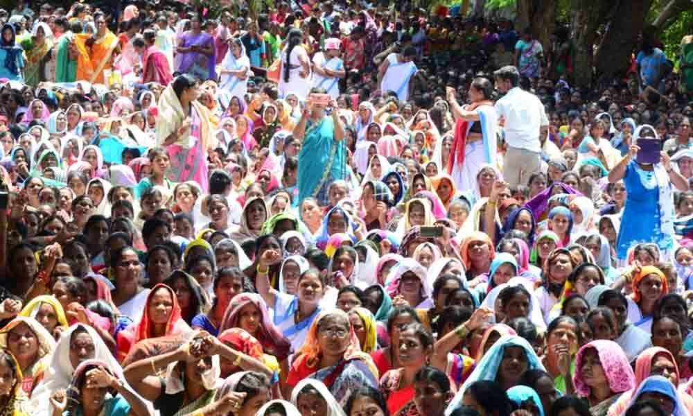 Vijayawada: Asha workers stage day-long protest