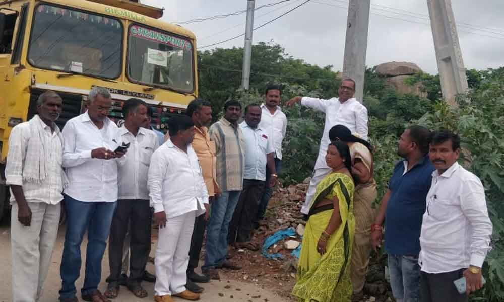 Corporator oversees lifting of garbage