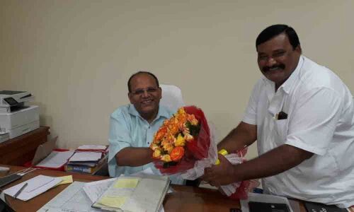 Commercial Tax officers greet senior official in Karimnagar
