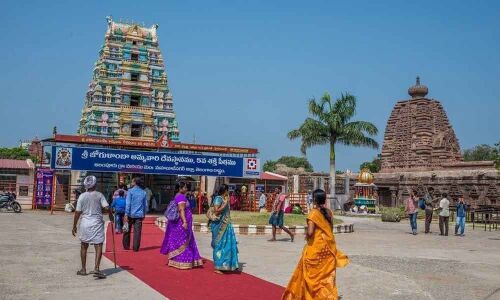 Jogulamba temple gets Centres Prasad