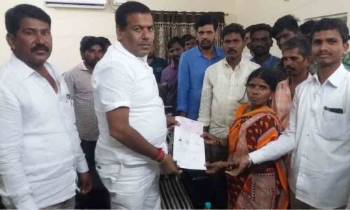 Nagarkurnool: CMRF relief to Kollapur scribe