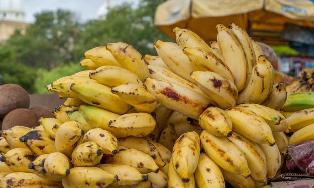 Sale of bananas banned at Lucknow railway station