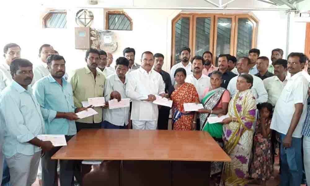 2.52 lakh worth CMRF cheques distributed in Wanaparthy