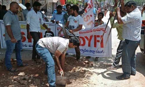 DYFI, SFI take to streets, but this time to fill potholes in Suryapet