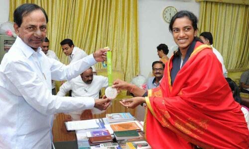 CM KCR felicitates PV Sindhu