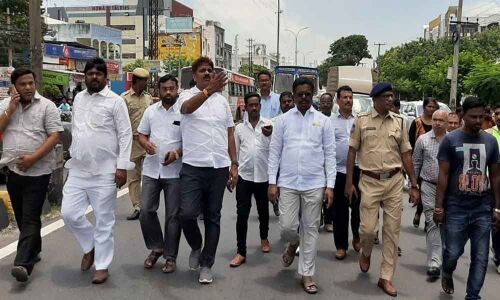 Mayor Bonthu Rammohan inspects NFC bridge in Mallapur