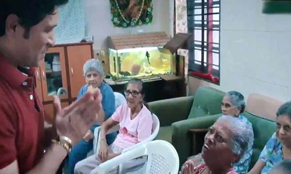 Sachin Tendulkar celebrates National Sports Day at old age home