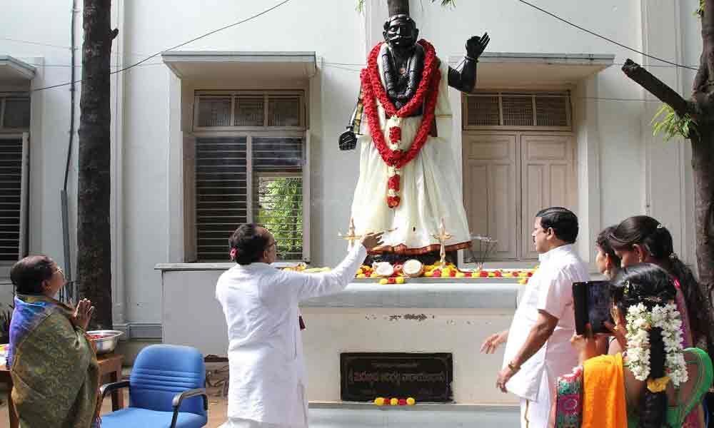 Floral tributes paid to Harikatha doyen in Tirupati