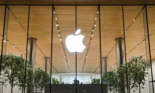 India online store first, retail outlet next: Apple