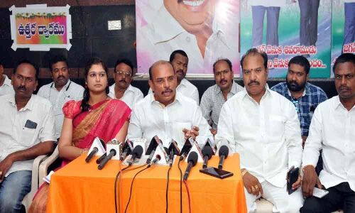 YSRCP leader slams Gorantla over remarks