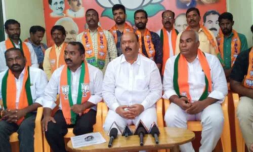 KCR failed to supply urea: Kisan Morcha