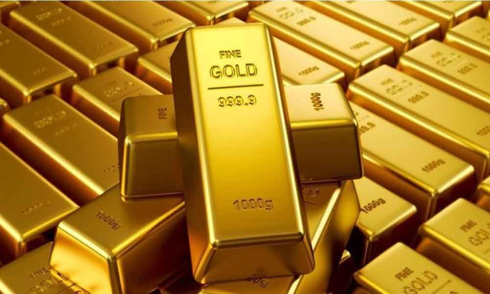 Gold slips below Rs 40K