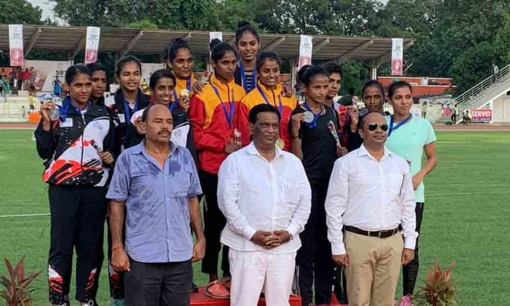 Avinash, Sreeshankar win gold, hilarious scene in mens 400m relay