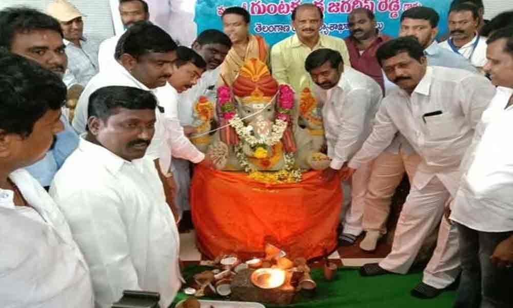 Minister distributes clay Ganesh idols in Suryapet