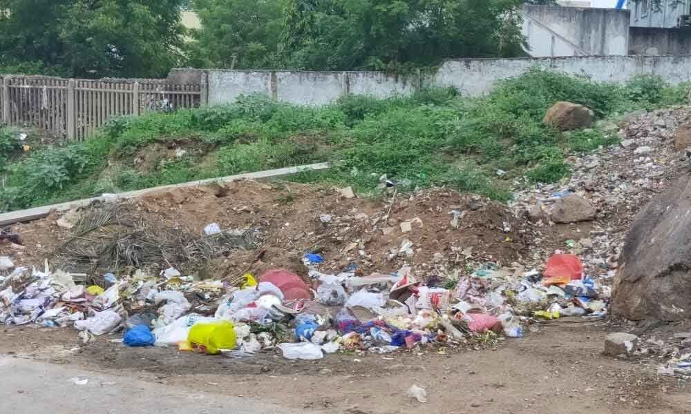 Teachers Colony roads dumped with garbage at Addagutta
