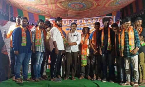 Allapur: 200 youth join BJP