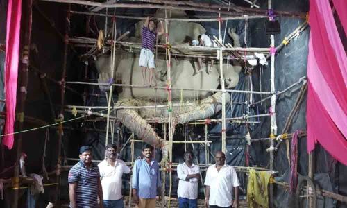 Kolkata artists giving final touches to 24 ft clay Ganesh idol
