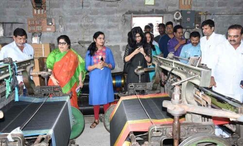 Government striving hard to give brand image to Bathukamma sarees