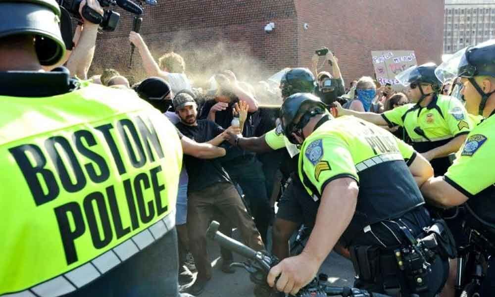 US police fire pepper spray after pro-Trump Straight Pride parade