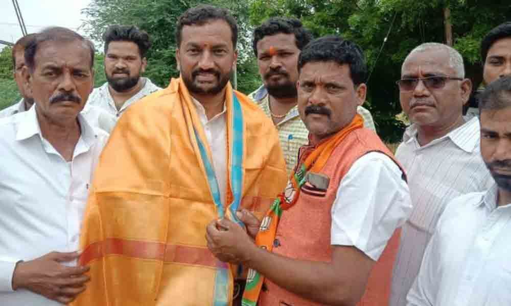 Rift between old and new leaders will sink TRS ship soon: BJPs Raghunandan Rao