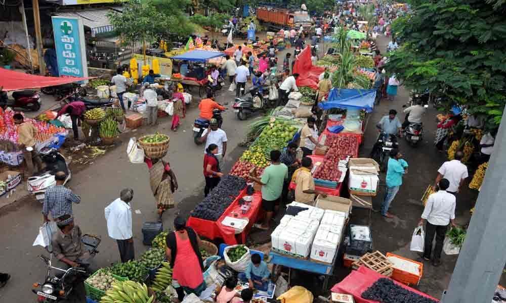 Buzzing activity on festival eve in Rajamahendravaram