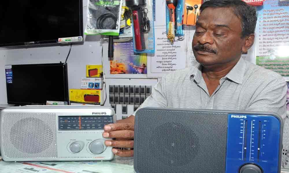 Radio starts regaining popularity