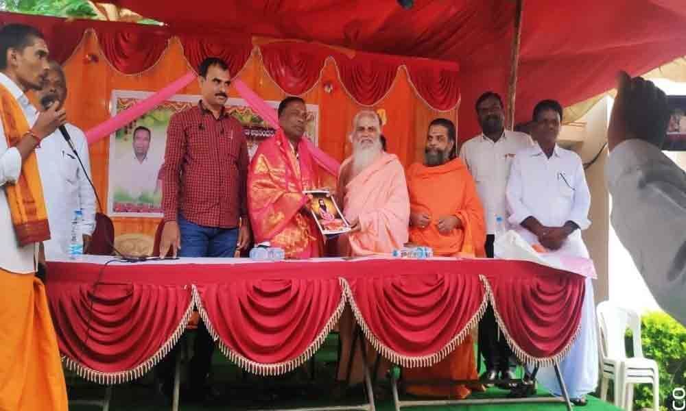 Dy Tahsildar lays down office, lauded by staff
