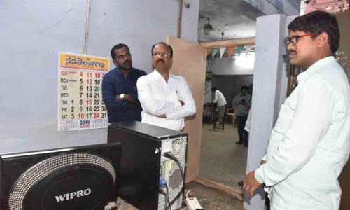 Collector inspects voter registration centre in Nizamabad