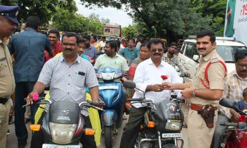 Cops present roses to motorists to create awareness on traffic rules in Kothagudem