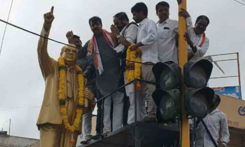 Congress rips into KCR, calls him a big liar in Mahbubnagar