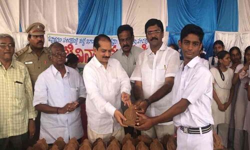 Pollution-free Ganesh idols distributed by Judge R Srinivas Rao