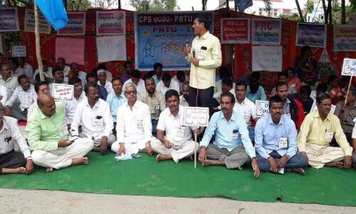 Teachers union stages protest against contributory pension scheme