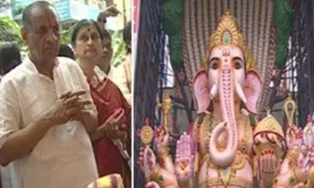 Hyderabad: ESL Narasimhan last puja to Khairatabad Ganesh as Governor