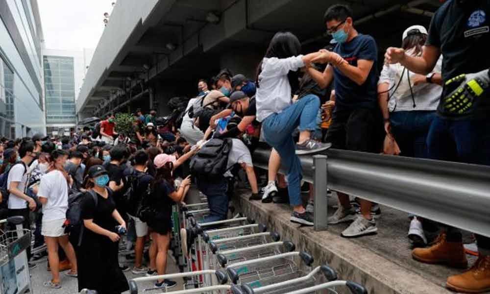 Hong Kong students strike on 1st day of school year