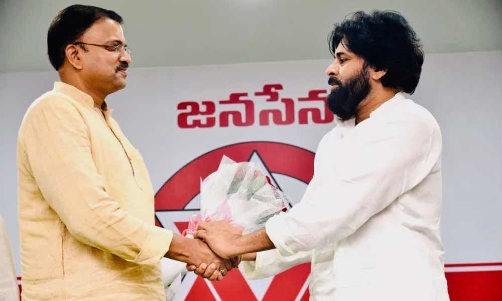 JD Lakshminarayana wishes birthday greetings to Pawan Kalyan