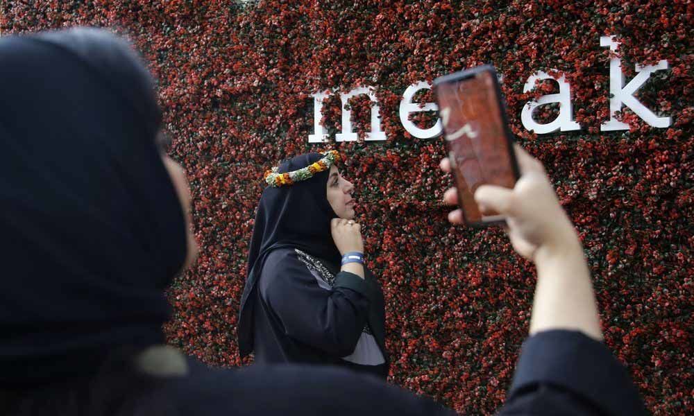 Saudi festival showcases green mountains, flower crowns