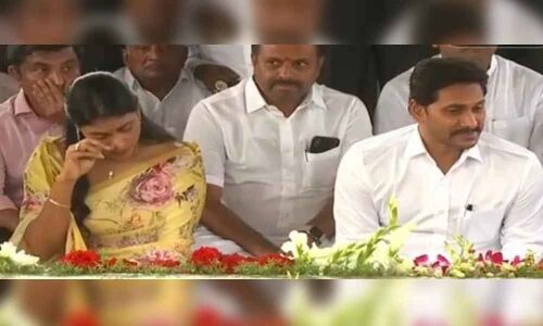 Tributes paid to YS Rajasekhara Reddy on his 10th death anniversary