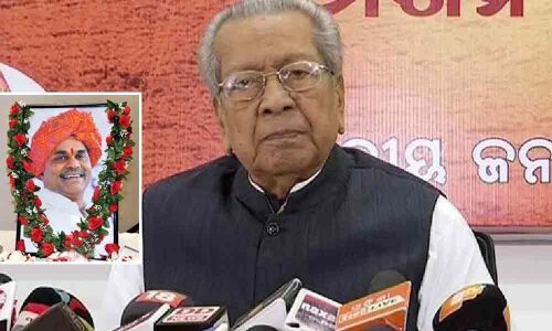 Governor pays tributes to YSR