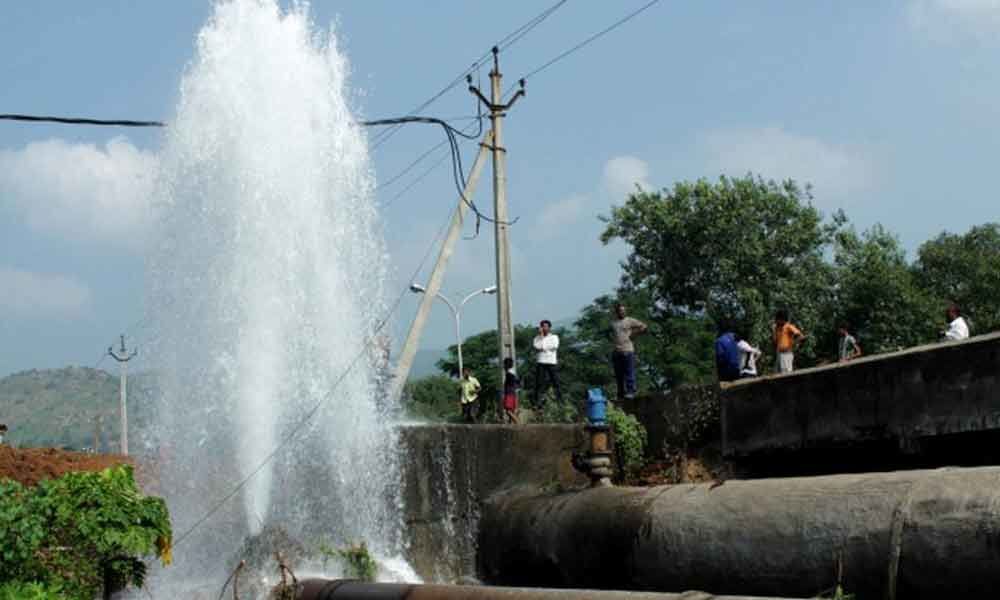 Tatipudi pipeline burst floods Kancharapalem in Vizag