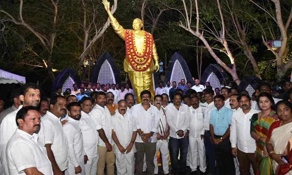 Visakhapatnam: 80-feet statue of YSR unveiled in city