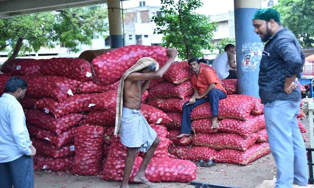 Onion prices surge in city as supplies shrink
