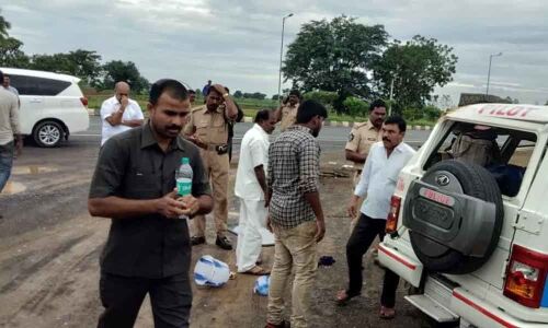 YCP MLC Gangula Prabhakar Reddy convoy accident near Allagadda