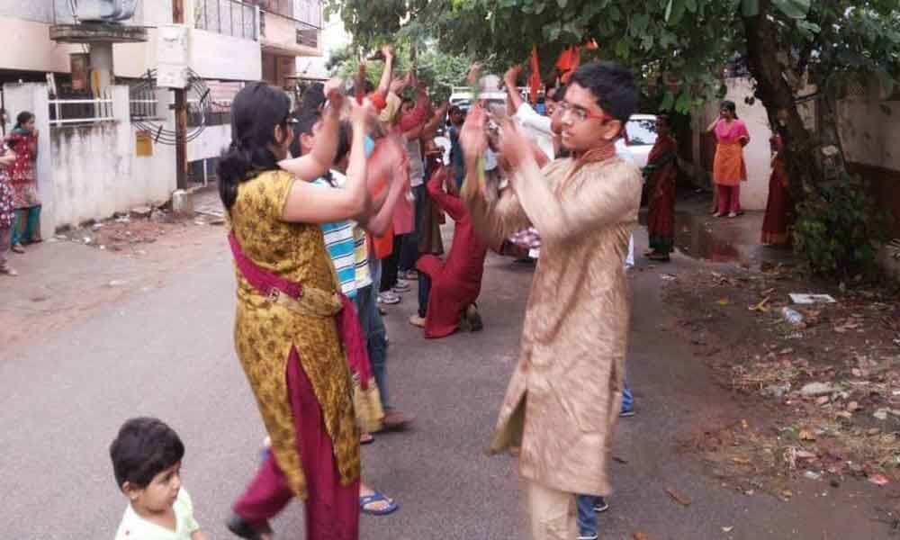 Celebrating Ganesh fete the Marathi way