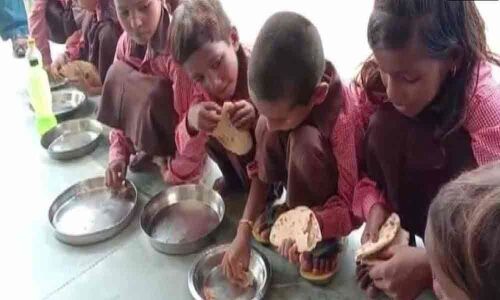 UP govt should withdraw case against scribe